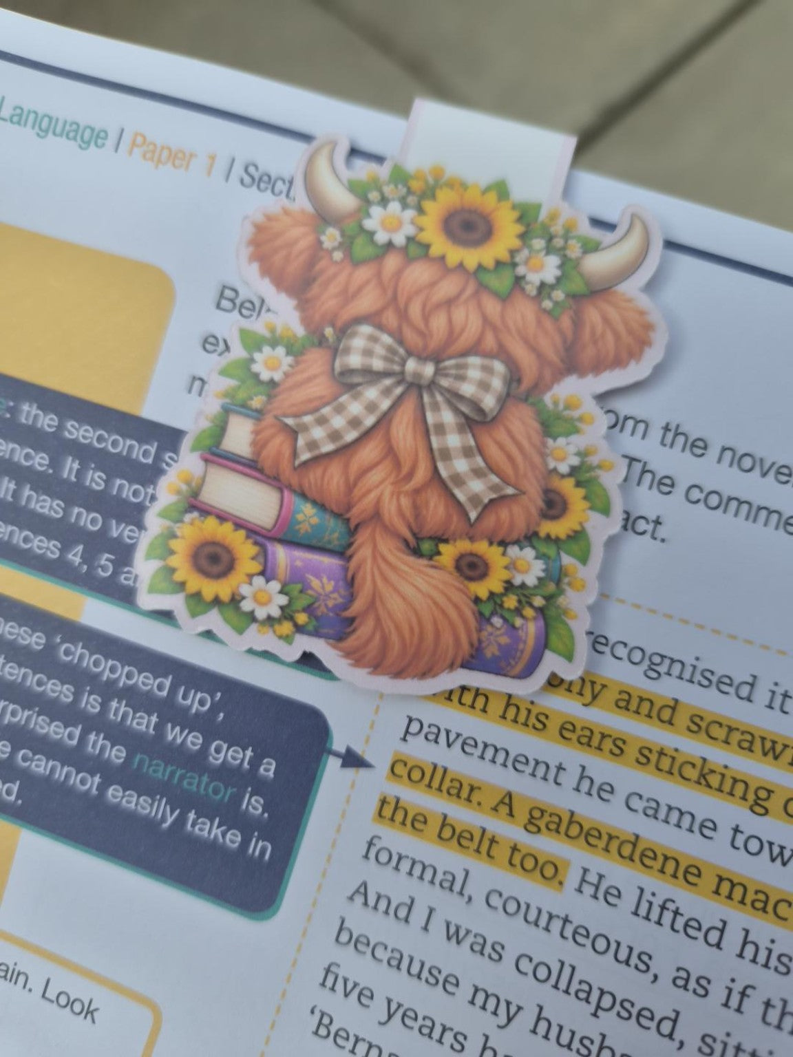 Back of Highland cow magnetic bookmark with gingham bow, sunflowers and books